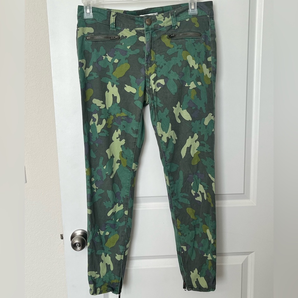 CAbi Camo Print Jeans - size 6